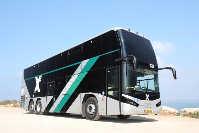 אוטובוס דו קמתי ראשון בישראל