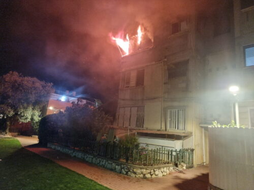 שריפה פרצה בדירת מגורים בצפת, ארבעה צוותי כיבוי הוזנקו למקום