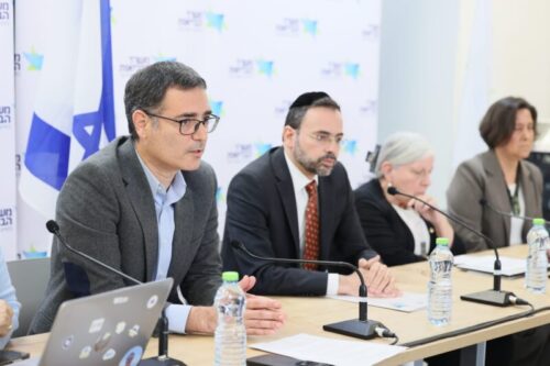The health basket committee for 2024 - Minister of Health Uriel Bosso, CEO"To the Ministry of Health Moshe Bar Siman Tov, Yu"The chairman of the committee is Prof. Dina Ben Yehuda and members of the health basket committee.